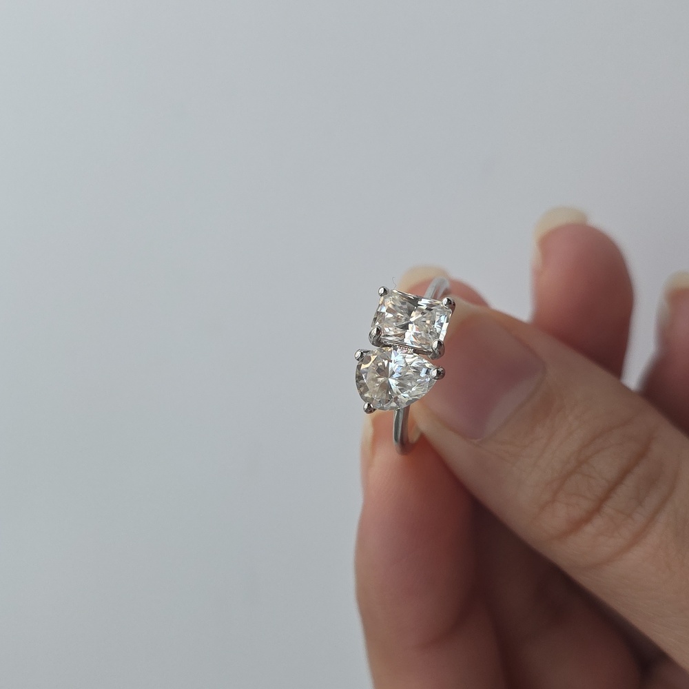 NWOT Moissanite Elegant Sterling Silver Women's Ring Size 5